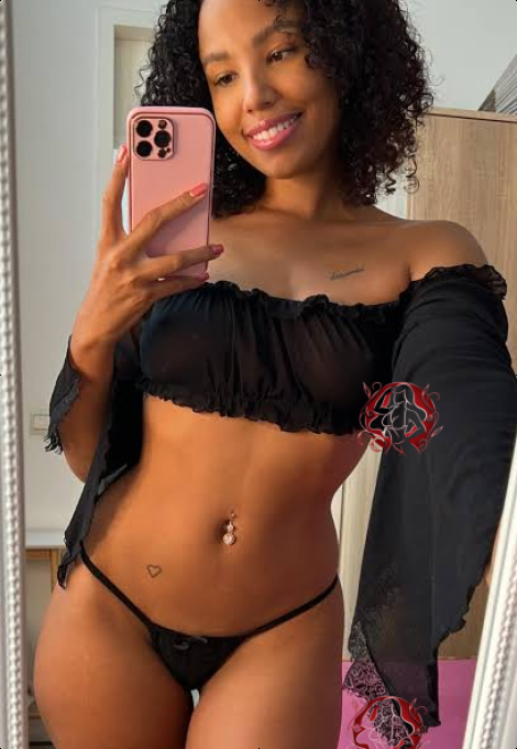 Alexis, photo 2 of 4