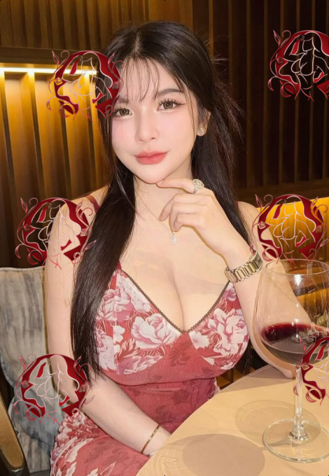 Ariaa, 23 years old, Hong Kong Airport