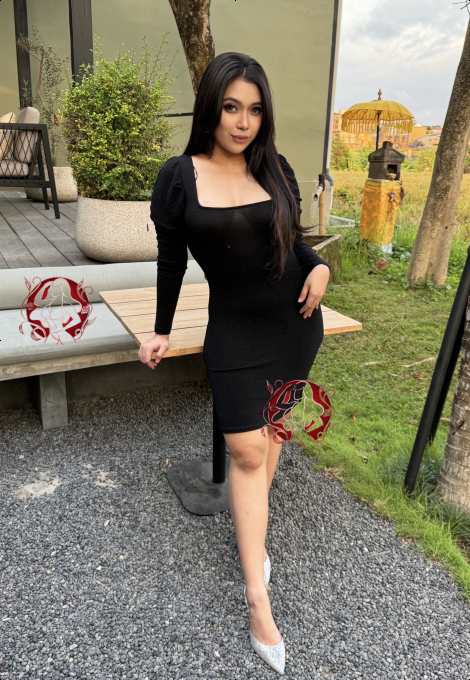 Carla, photo 3 of 10