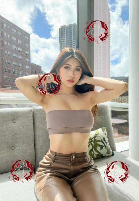 Charli, photo 4 of 4