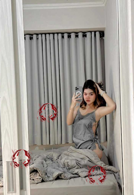 Ella, photo 4 of 5
