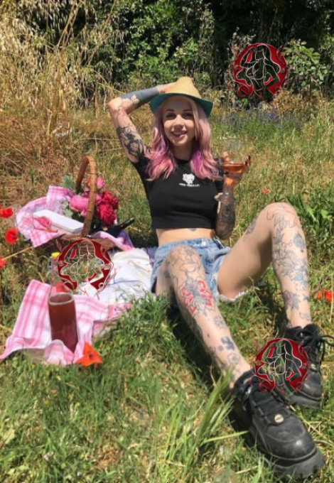 Hannah, photo 4 of 10