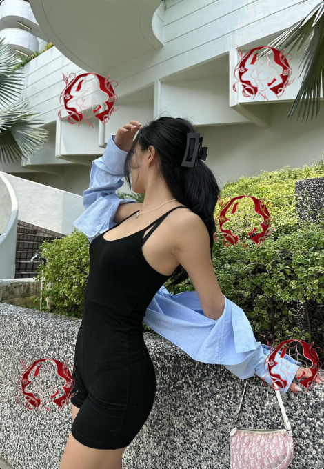 Kayla, photo 4 of 7