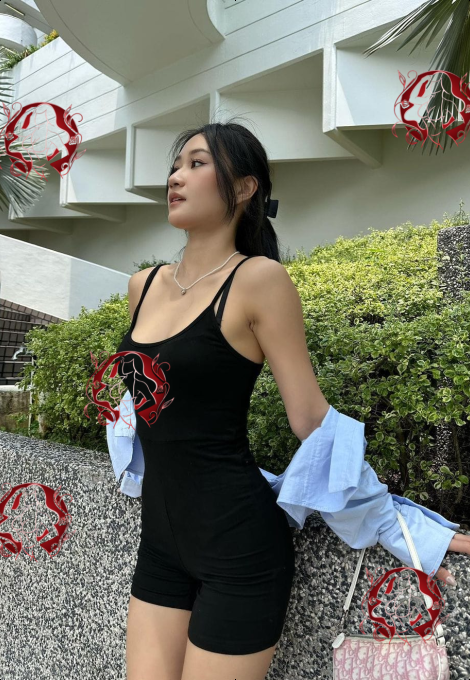 Kayla, photo 6 of 7