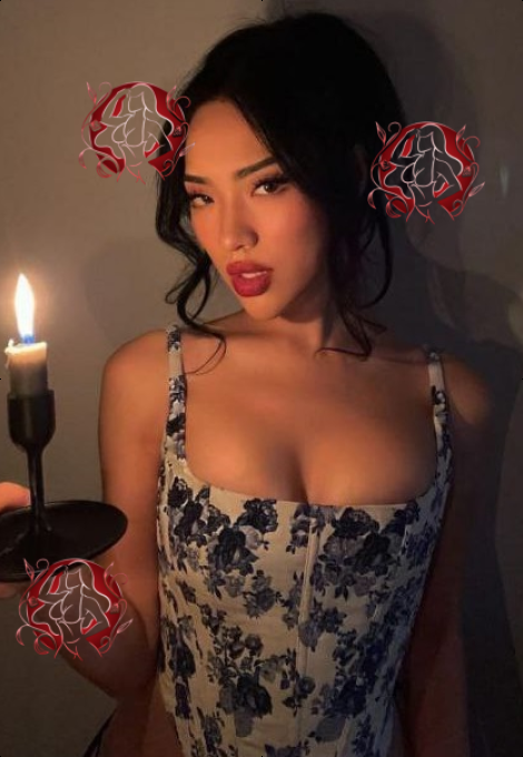 Nadia, photo 4 of 6