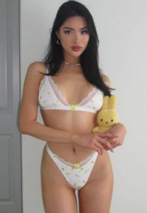 Nadia, photo 5 of 6