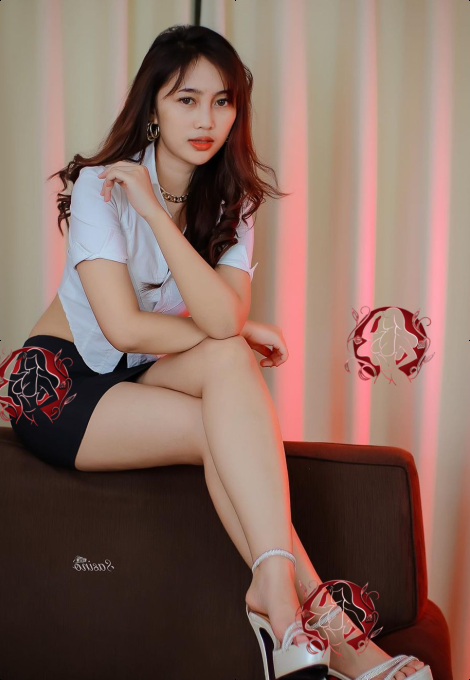 Naomi, photo 4 of 7