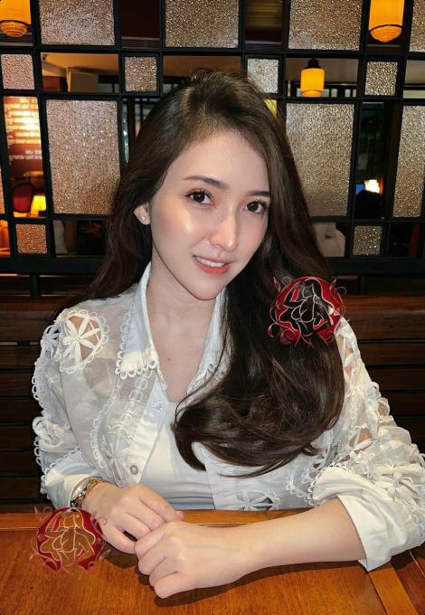 Star, 24 years old, Hong Kong Airport